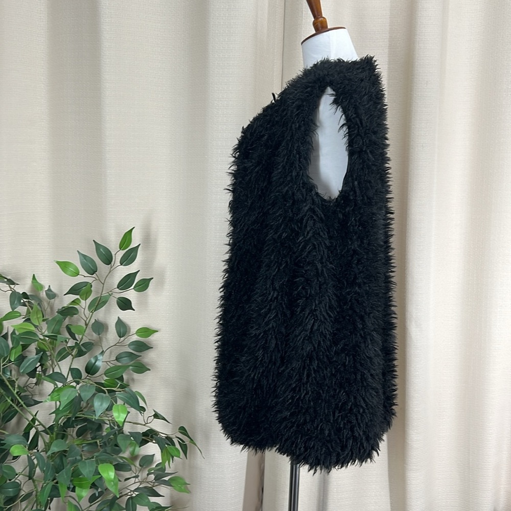 MADDEN GIRL faux fur black vest - Picture 6 of 16